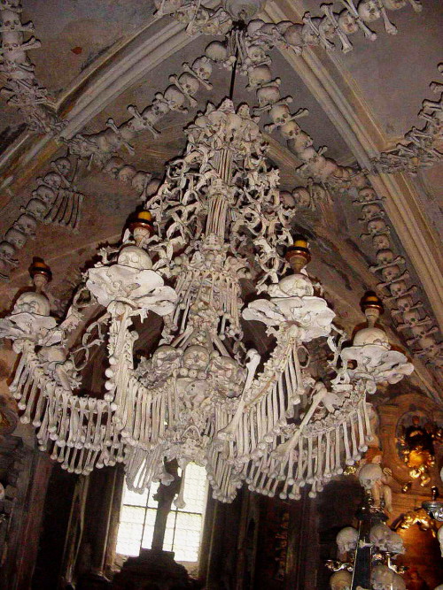 Sedlec-Ossuary_scale
